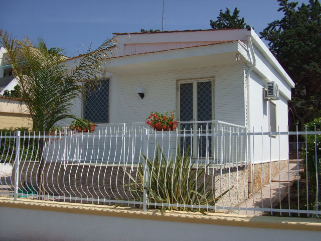 Villino Quarta a Porto Cesareo in localit&agrave; Colle Azzurro